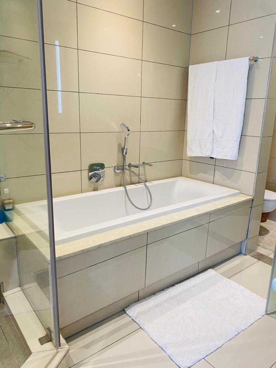 Appartement Spacious 2br Near Sandton -no Loadshedding Johannesburg