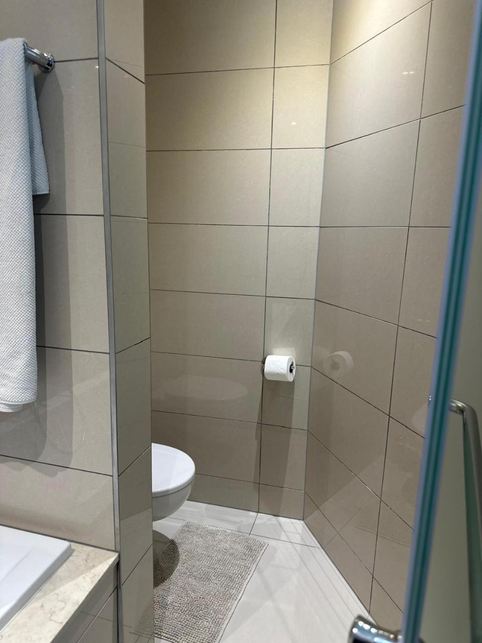 Spacious 2br Near Sandton -no Loadshedding Appartement